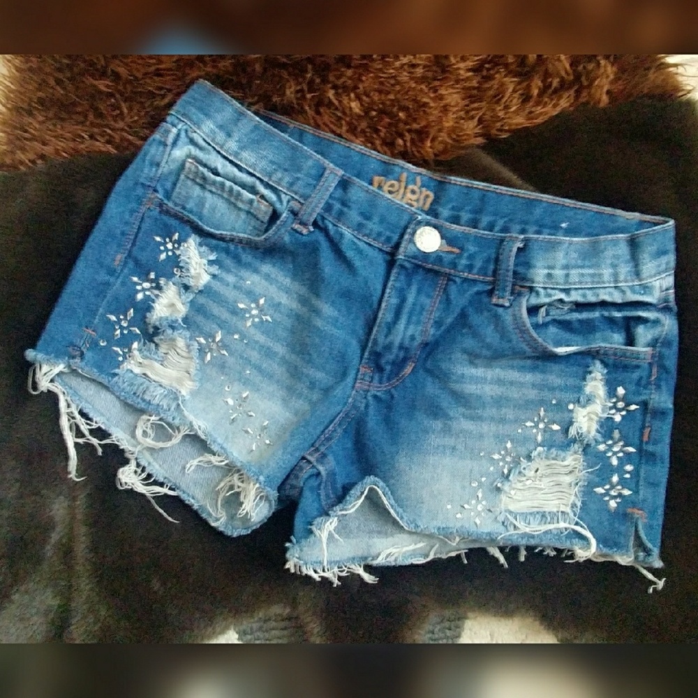 Reign Mid Rise Studded Shorts - Picture 3 of 4